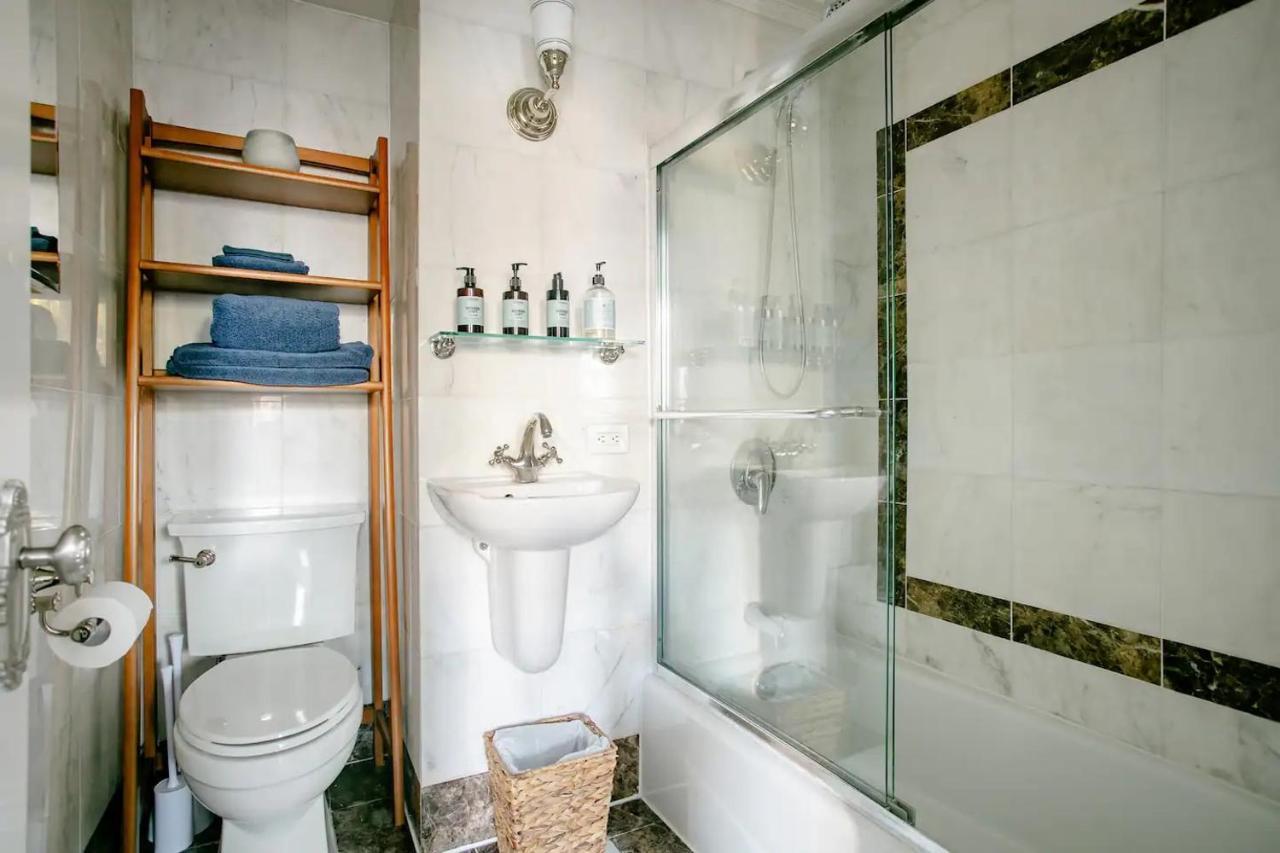 Appartamento Airy Greenwich Retreat With Private Deck *